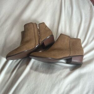 brown/tan short boots